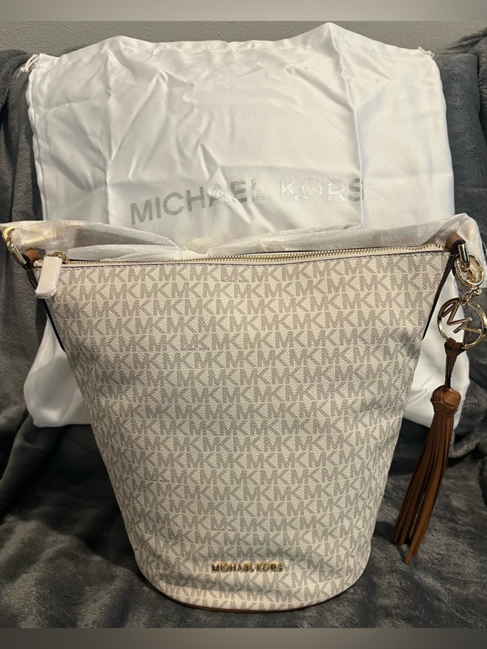 Michael Kors Brooke Vanilla/Acorn Logo Medium Bucket Bag w/Tassel NWT Dust Bag